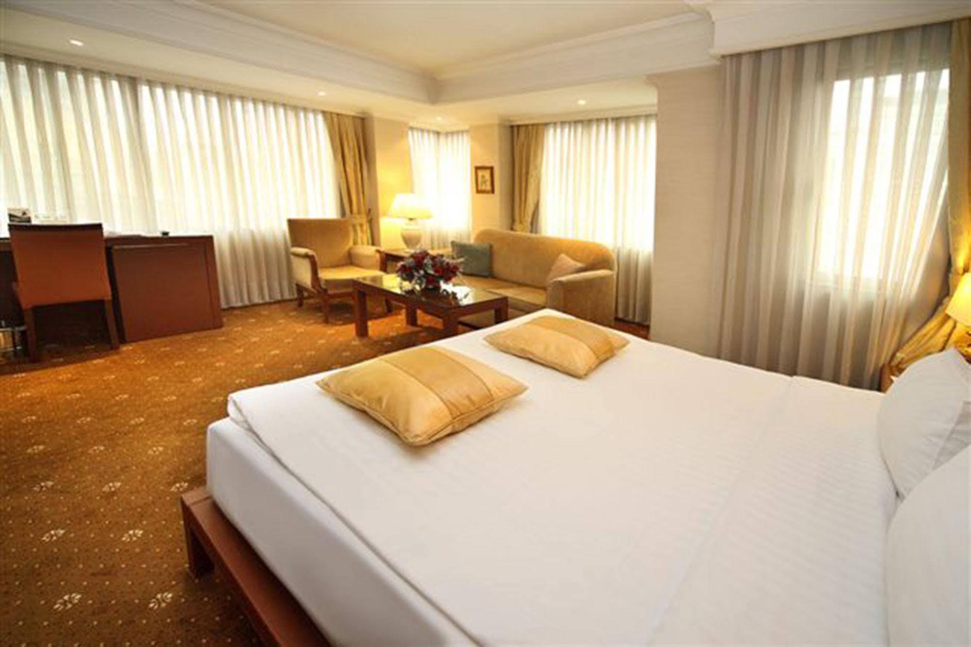 Cartoon Hotel Istanbul Bagian luar foto